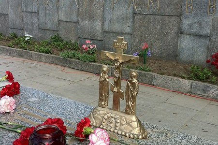 Лития у мемориала героям-авиаторам Балтики.